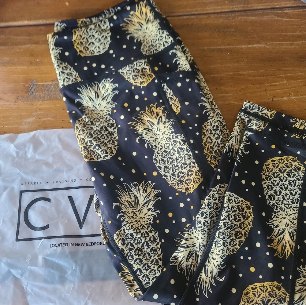 CVG Fineapple capri leggings Med